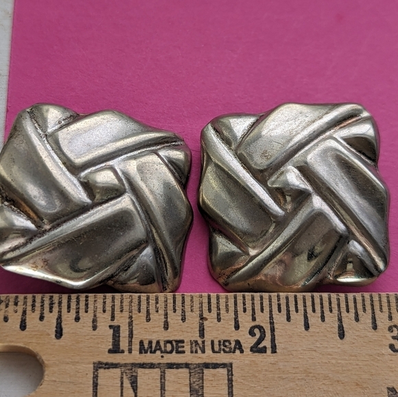 VINTAGE Silver tone square design clop on earrings. Unmarked. - Picture 7 of 7